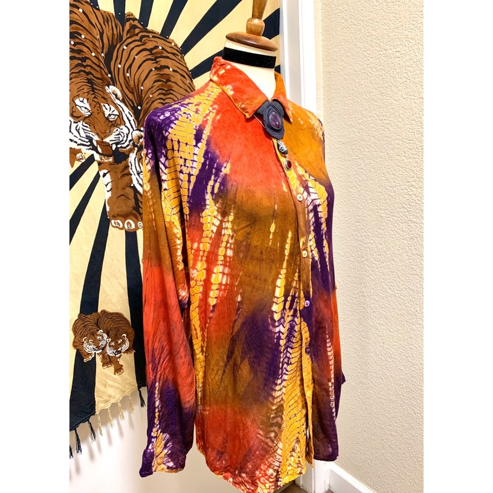 🌈 Stylish tie dye button shirt - Picture 3 of 8